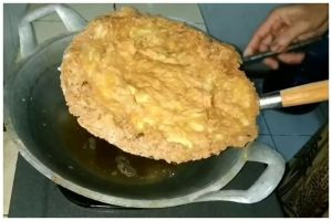 Sekarang tahu rahasianya! Cara mudah masak telur dadar biar nggak kempis setelah dingin