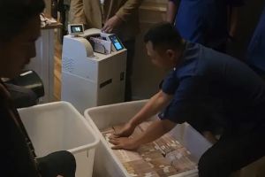 Penampakan gepokan uang ratusan miliar dalam boks yang disita dari rumah Zarof Ricar, tersangka TPPU