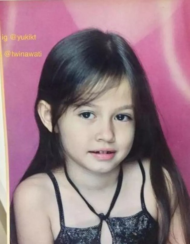 Gaya pemotretan 11 seleb saat kecil ini posenya gemes abis, potongan rambutnya mencuri perhatian