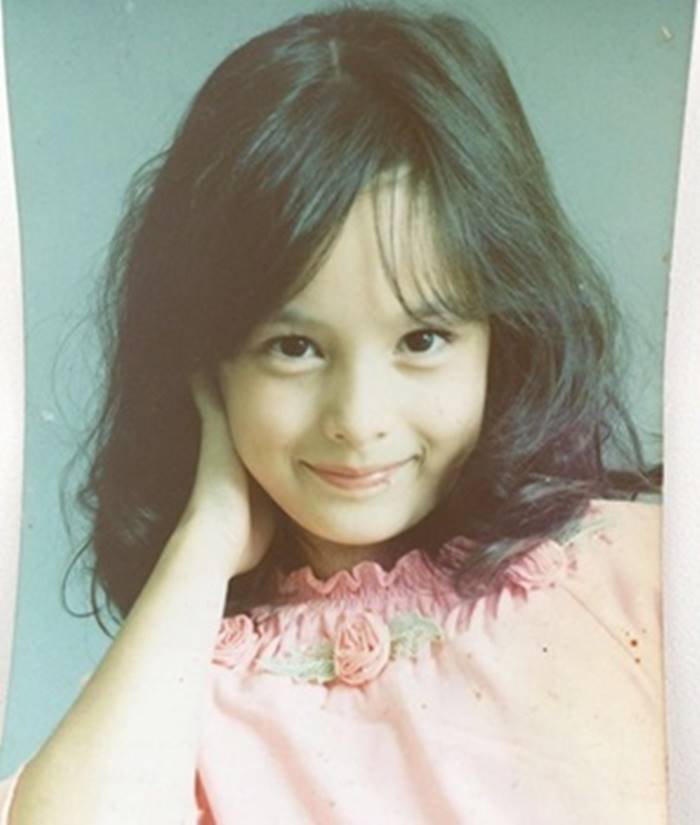 Gaya pemotretan 11 seleb saat kecil ini posenya gemes abis, potongan rambutnya mencuri perhatian