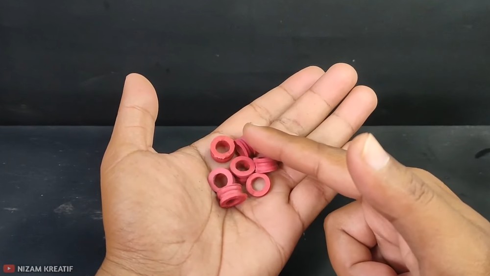 Jangan langsung dibuang, trik memperbaiki sandal jepit putus sekarang pakai 1 barang bekas