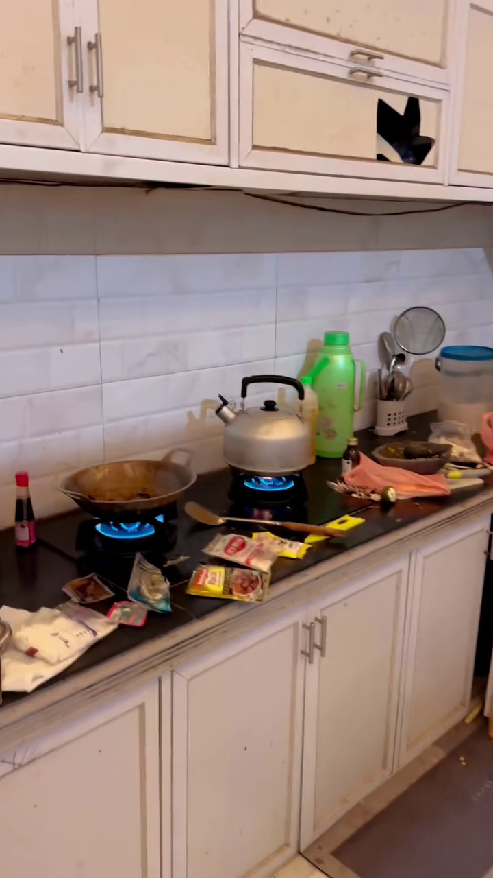 Dulu dapurnya beralaskan tanah, 9 potret dapur baru Novi Listiana ini jadi mewah bernuansa putih