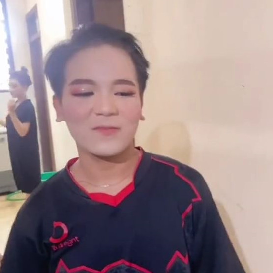 Perubahannya bikin pangling, potret cewek tomboi rambut cepak dirias MUA jadi pagar ayu cantik