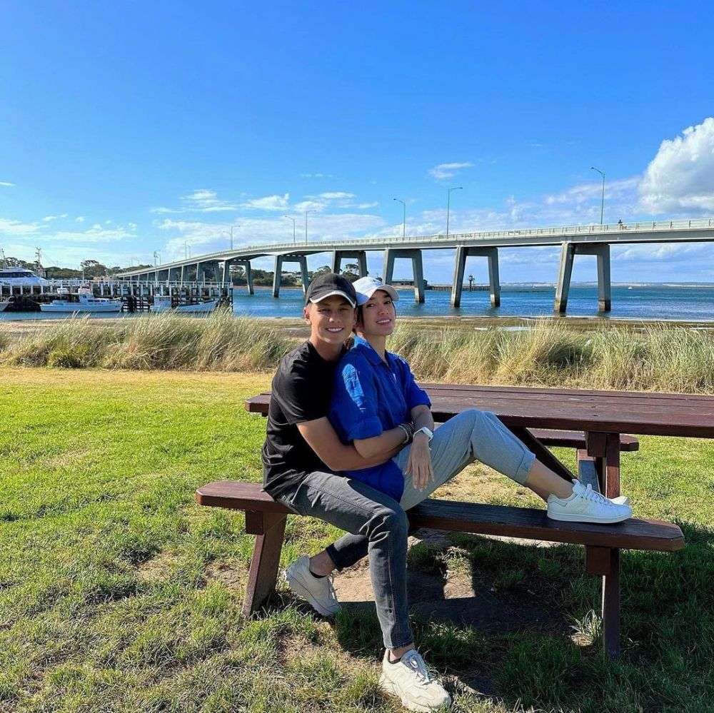 Bocah imut berambut cepak ini kini jadi istri presenter hits, 11 potret transformasinya ini memesona