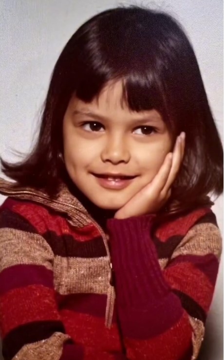 Bocah berparas bule ini gedenya jadi mantan pacar Ariel NOAH, kini berusia 54 tahun menolak tua