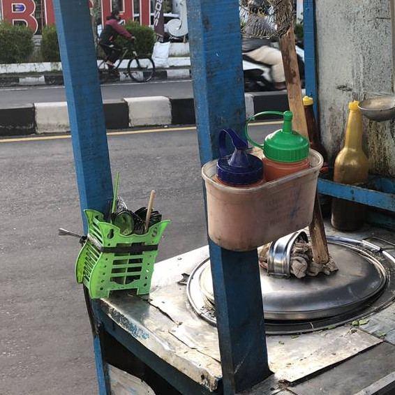 Nggak cuma bikin kenyang, mie ayam gerobak itu comfort food semua orang yang bikin nostalgia