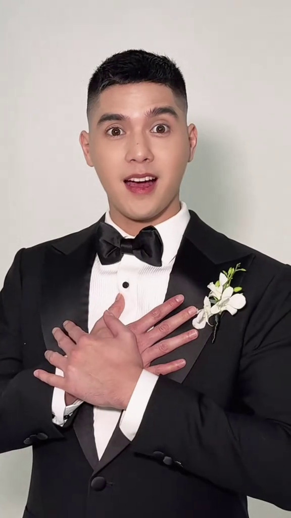 9 Potret romantis Al Ghazali-Alyssa Daguise ikut challenge 'Kim Seon-ho smile', ditonton 11 juta kali