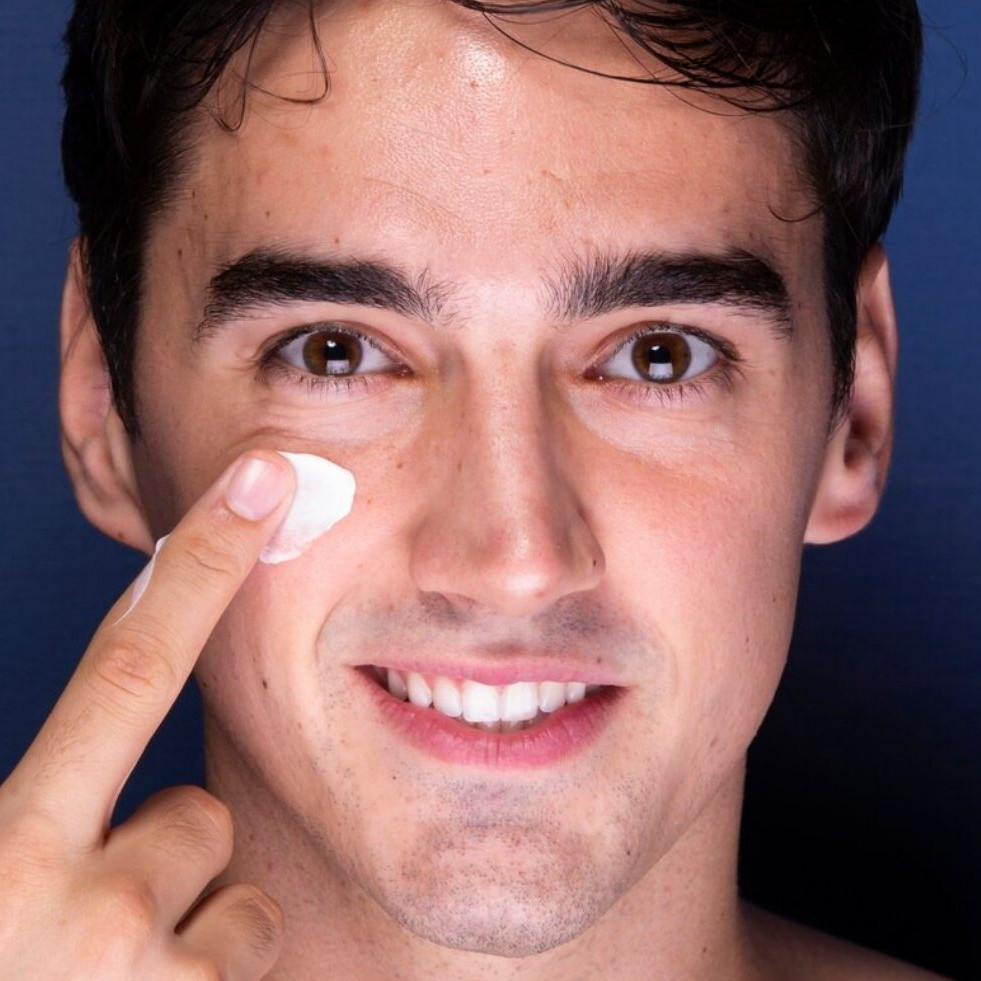 Trik skincare simpel untuk pria usia 30-an, bikin wajah awet muda tanpa ribet