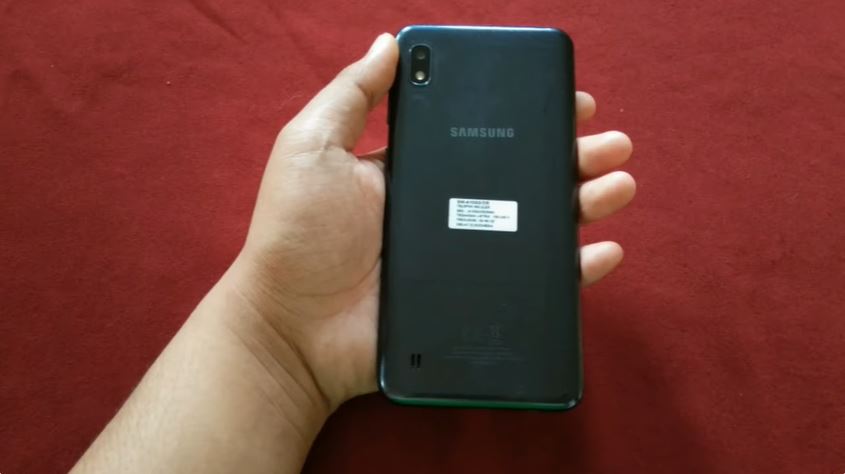 Bersihkan casing HP berjamur sekarang tak hanya pakai alkohol, caranya cuma gunakan 1 bahan sederhana