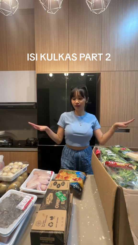 Rumah barunya bersebelahan dengan Farida Nurhan, 9 potret dapur Permesta Dhyaz simpel tetap estetik