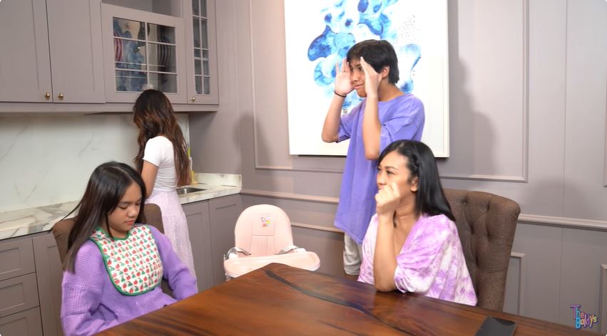 9 Potret dapur Naura Ayu interiornya mungil serba pink, estetik buat ngonten