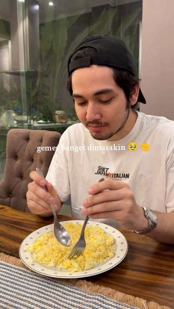 9 Potret dapur Naura Ayu interiornya mungil serba pink, estetik buat ngonten