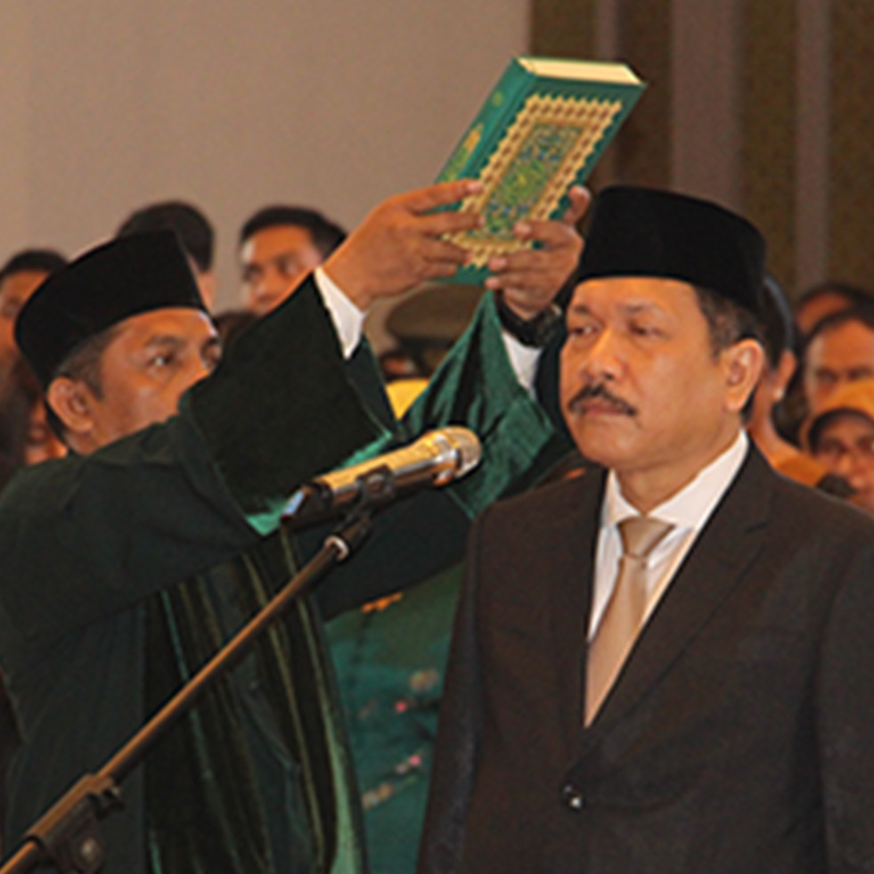 7 Potret penggeledahan rumah Zarof Ricar makelar kasus MA, simpan Rp920 M & 51 kg emas dalam boks