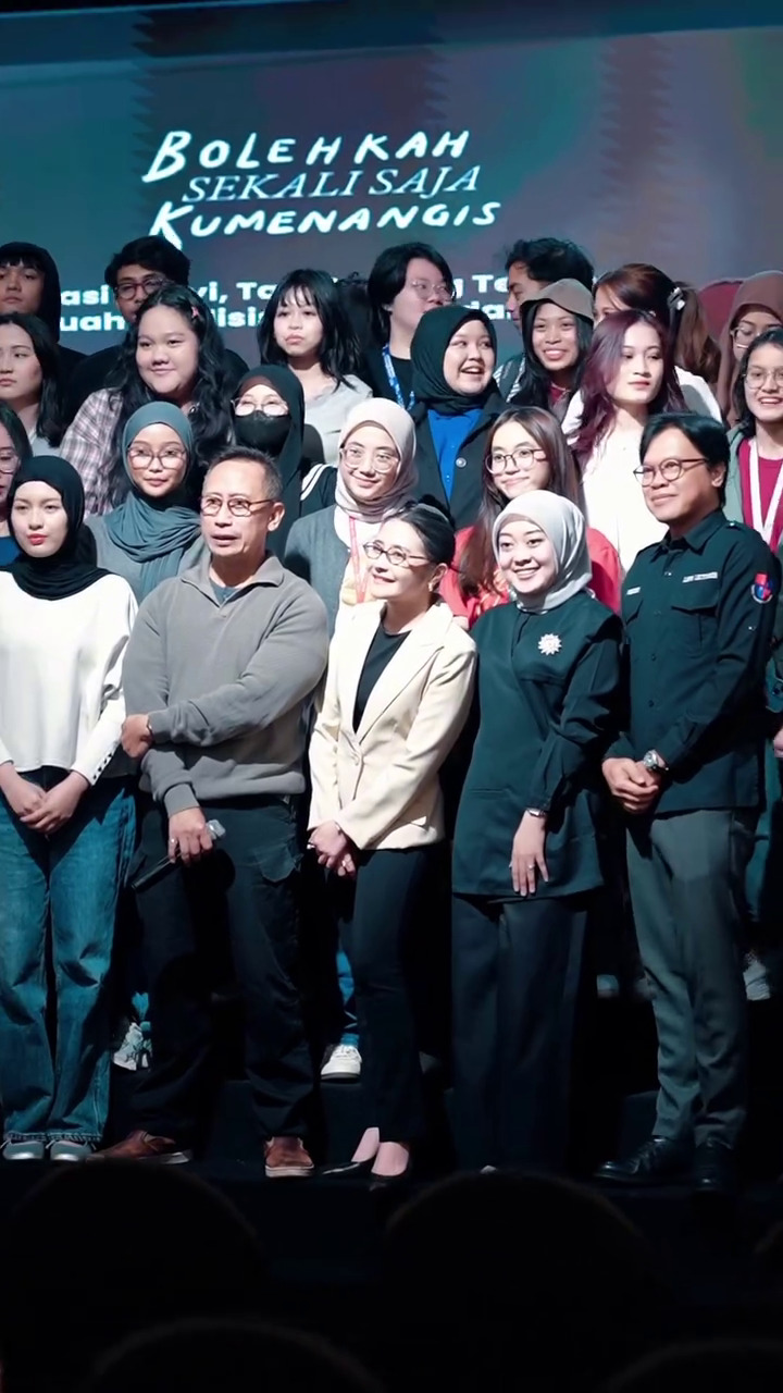 Kini jadi dosen tetap di universitas swasta, ini 9 momen Prilly Latuconsina saat mengajar mahasiswa