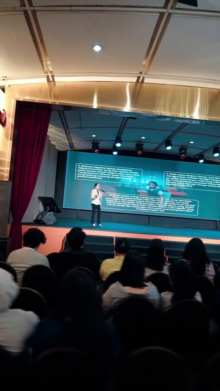 Kini jadi dosen tetap di universitas swasta, ini 9 momen Prilly Latuconsina saat mengajar mahasiswa