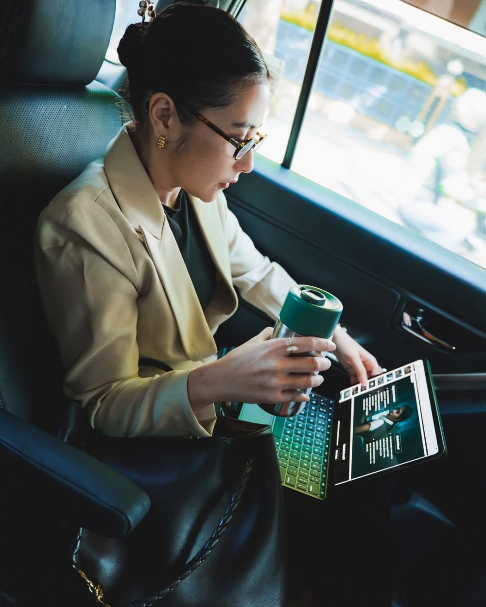 Kini jadi dosen tetap di universitas swasta, ini 9 momen Prilly Latuconsina saat mengajar mahasiswa