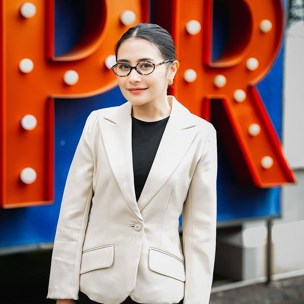 Kini jadi dosen tetap di universitas swasta, ini 9 momen Prilly Latuconsina saat mengajar mahasiswa