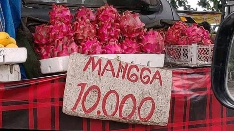11 Tulisan lucu buat promosi di pasar ini bikin emak-emak yang belanja senyum receh