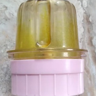 Sekarang jangan cuma dicuci sabun, ini trik hilangkan noda kunyit di blender tambah 1 bahan dapur
