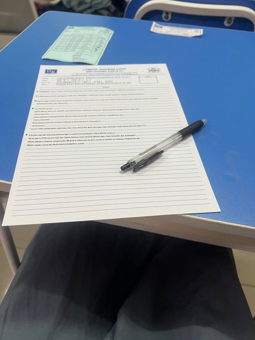 Viral siswa tulisannya rapi tapi ukurannya kecil minta ampun, bikin yang baca nyerah, ini 11 potretnya