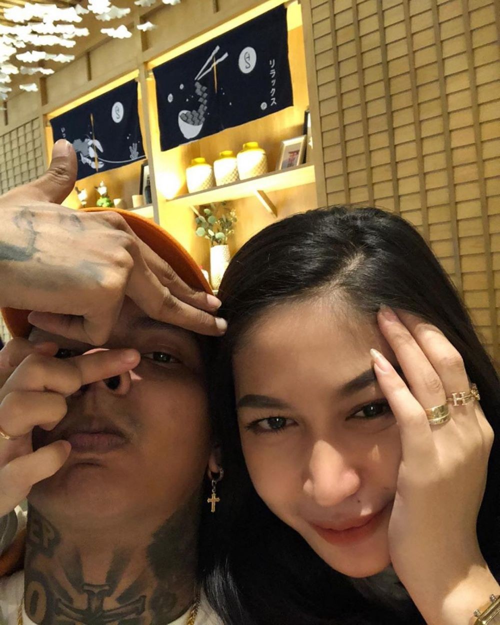 Resmi bercerai usai 6 tahun menikah, ini 9 potret kenangan kemesraan Young Lex dan Eriska Nakesya