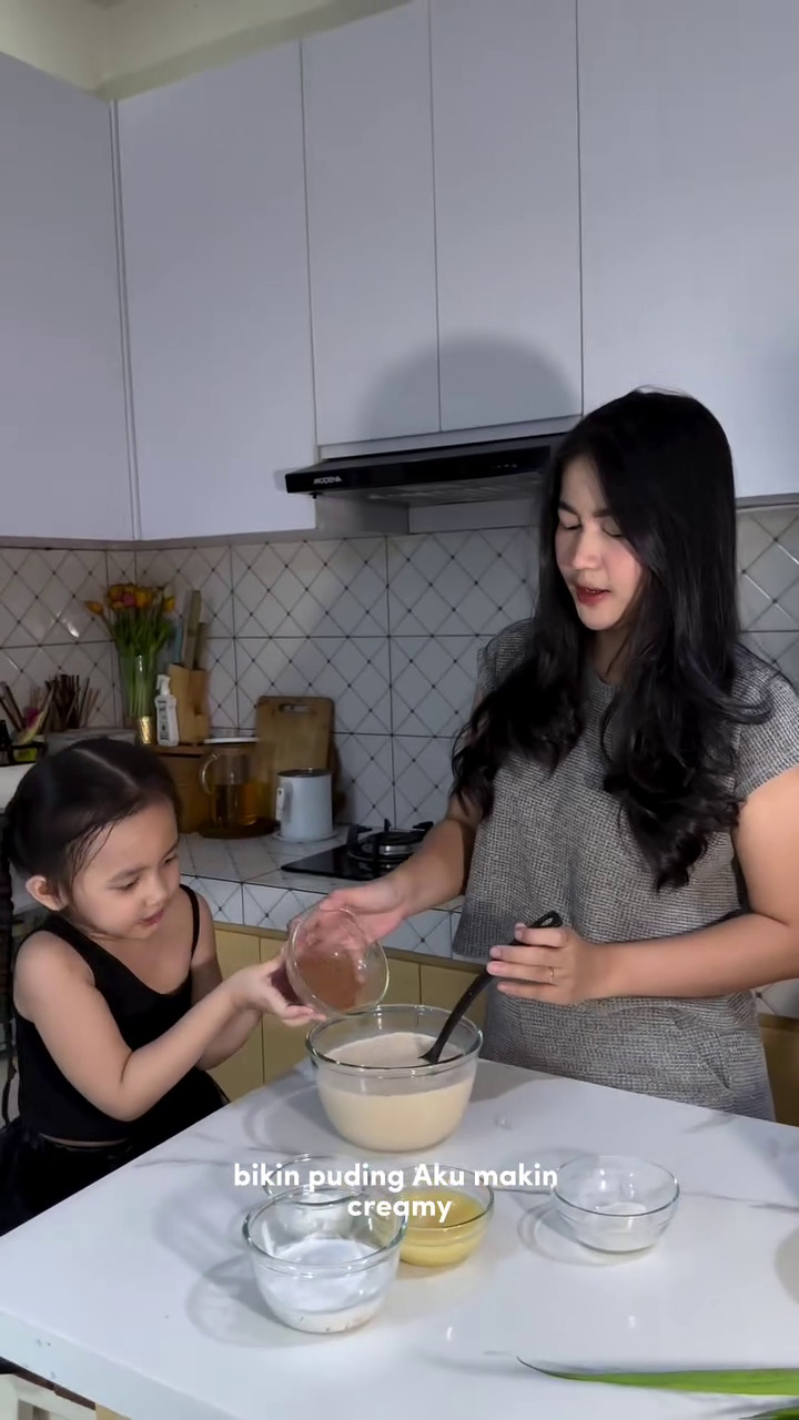 9 Potret dapur Eriska Nakesya eks istri Young Lex desainnya minimalis tapi rapi