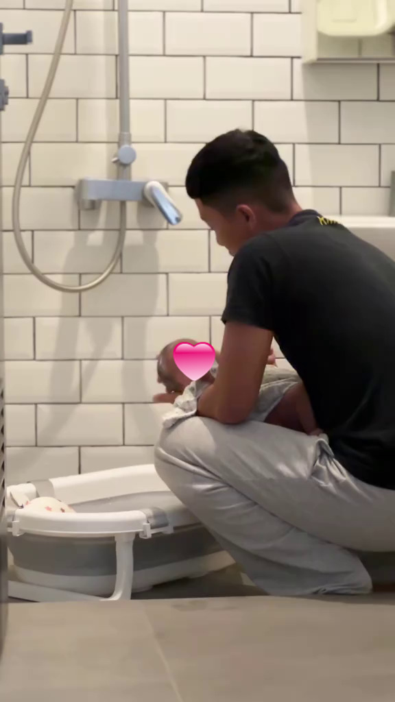 Kini sudah tobat, ini 9 potret Aby Respati sahabat Millen Cyrus kini sudah menjadi sosok ayah