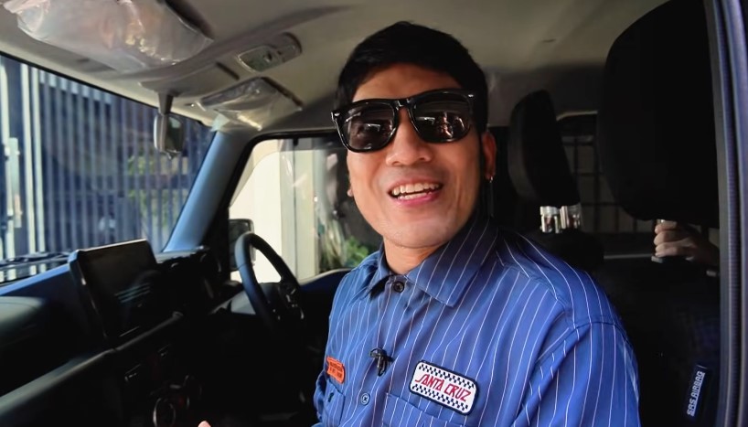 Sudah cerai tapi tetap perhatian, ini 9 momen Desta beri kejutan mobil spesial untuk Natasha Rizky