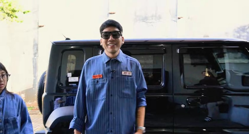 Sudah cerai tapi tetap perhatian, ini 9 momen Desta beri kejutan mobil spesial untuk Natasha Rizky