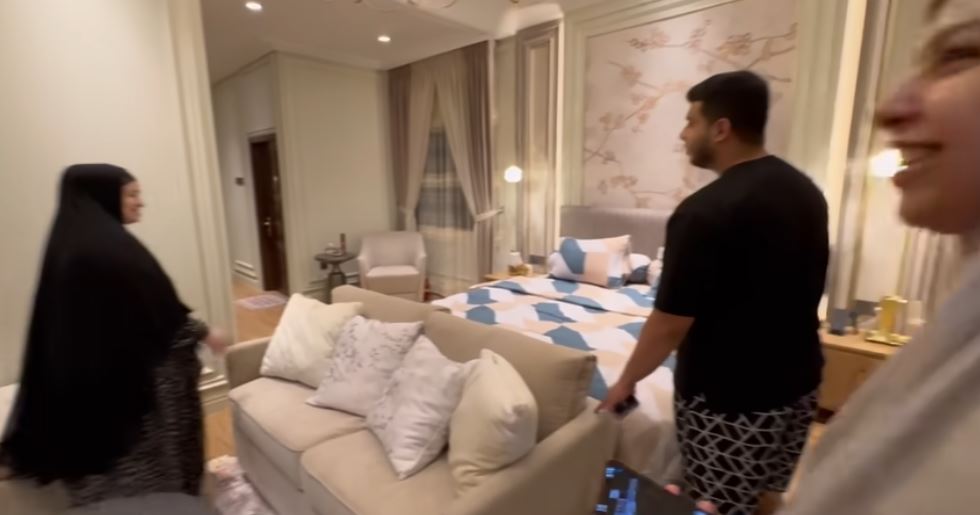 10 Potret kamar baru Yislam kakak Fadil Jaidi usai nikahi Miskah, mewahnya bikin keluarganya takjub