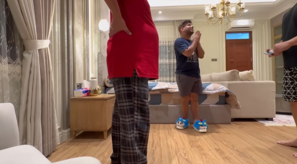 10 Potret kamar baru Yislam kakak Fadil Jaidi usai nikahi Miskah, mewahnya bikin keluarganya takjub