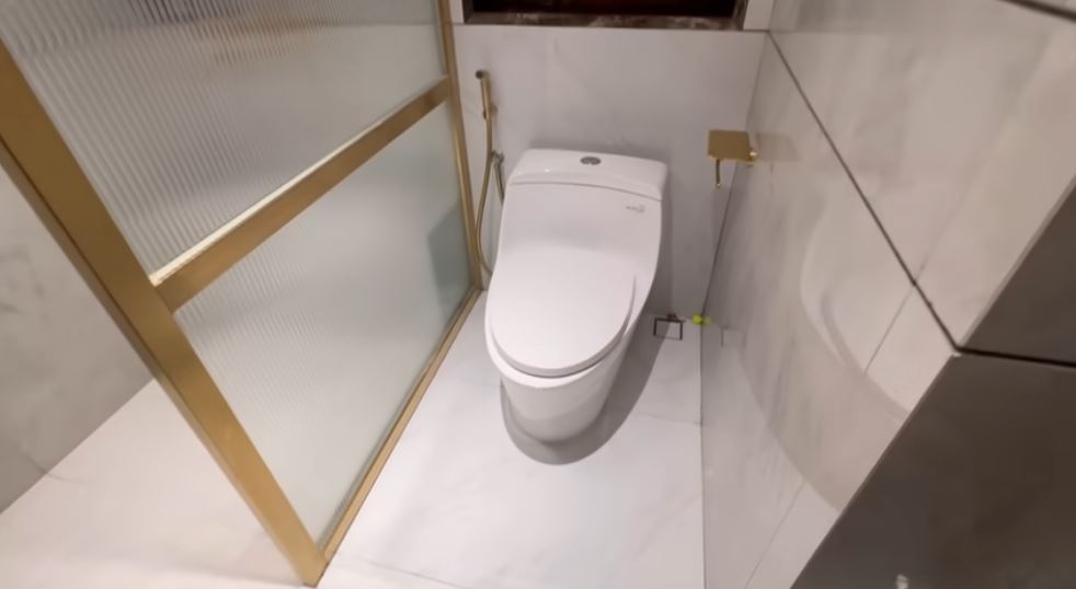 10 Potret kamar baru Yislam kakak Fadil Jaidi usai nikahi Miskah, mewahnya bikin keluarganya takjub