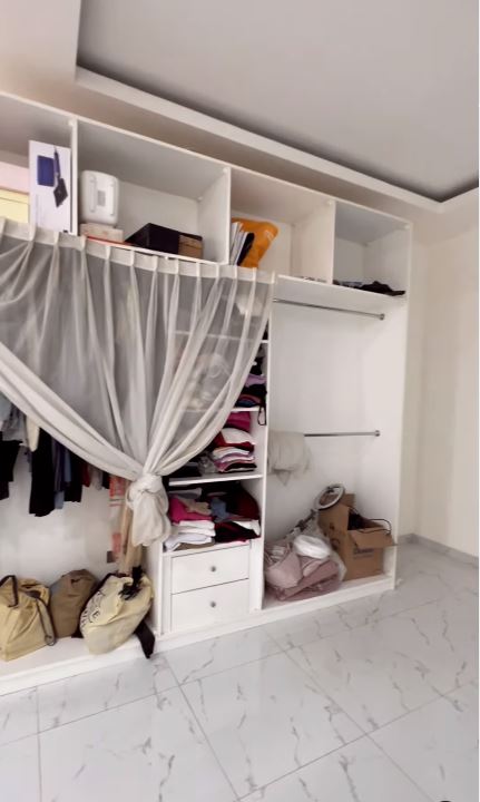 11 Potret kamar tidur baru Brisia Jodie usai dimakeover, luasnya segede rumah ada 2 AC sejajar