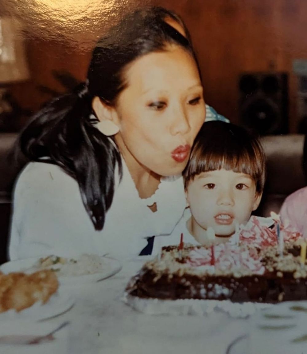 Bocah bule imut pemeran film Suster Ngesot kini jadi hot papa di usia 43 tahun, 11 transformasinya