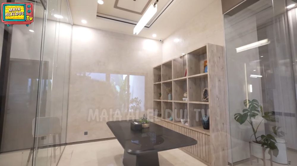 Maia Estianty renovasi rumah lama jadi kantor baru, ini 9 potret interiornya mewah didominasi marmer
