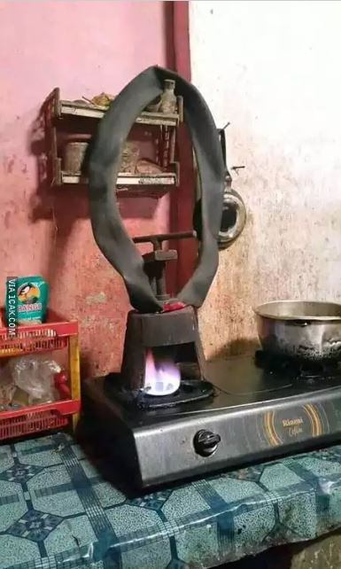 Nggak cuma melayani tambal ban, 11 potret lucu kejadian random di bengkel ini bikin ngelus dada