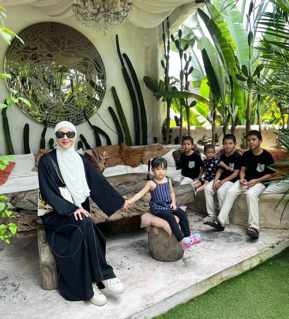 Dulunya ratu FTV, bocah ini kini jadi istri pengusaha tambang, intip 11 potret terbarunya
