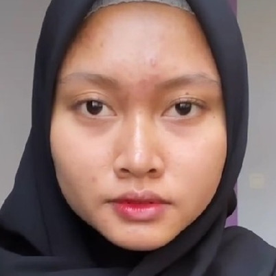 Pamerkan hasil makeup ibunya yang jadi MUA kampung, hasil riasan wanita ini bikin pangling