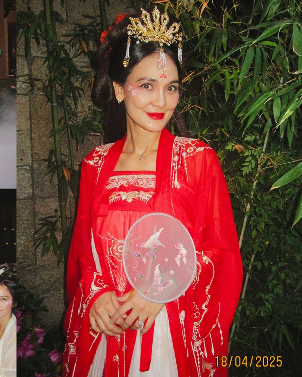 9 Potret Luna Maya pakai hanfu busana tradisional Tiongkok saat bridal shower, elegan pol