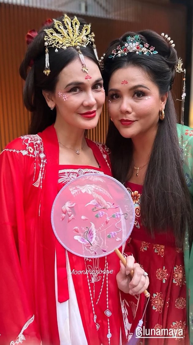 9 Potret Luna Maya pakai hanfu busana tradisional Tiongkok saat bridal shower, elegan pol
