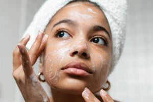 Cara lawan penuaan agar kulit kembali kencang pakai 1 jenis biji-bijian, wajah lebih muda 10 tahun