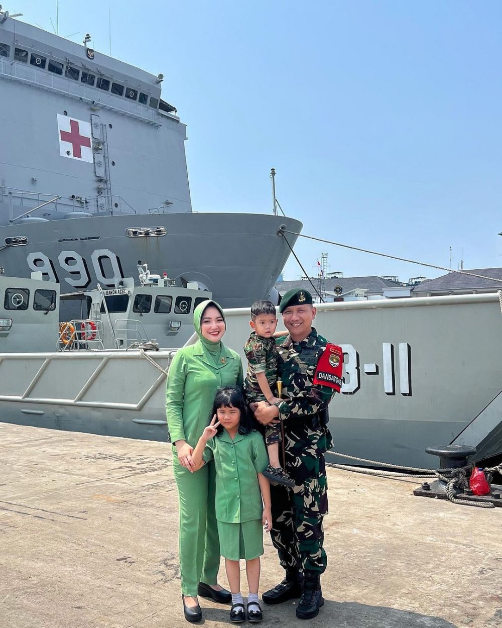 Bocah ini pilih berhenti jadi ratu FTV karena diperistri TNI kini berhijab, intip 11 transformasinya