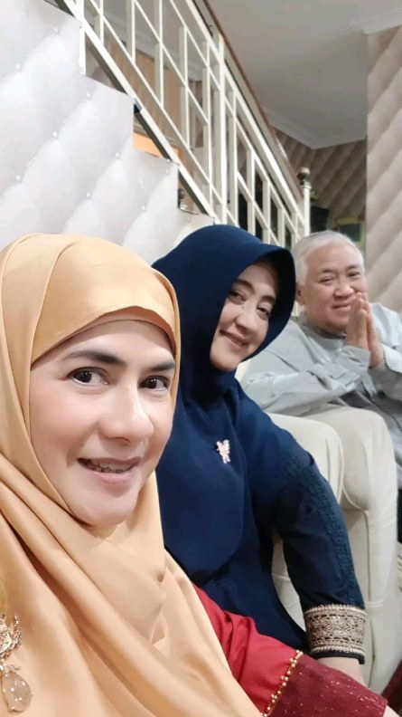 Cewek imut akting bareng Rano Karno kini berhijab jadi artis sinetron religi, ini 11 potret terbarunya