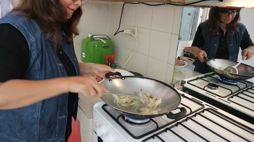 9 Potret dapur Addie MS dan Memes desainnya simpel, ada kaca di kompor bikin salfok