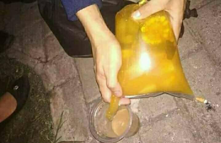 Terlalu perhitungan, 11 potret lucu orang nggak mau rugi pas makan ini aksinya bikin nyengir lebar