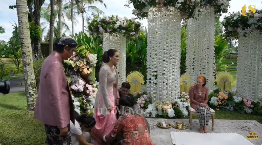 11 Momen prosesi siraman Luna Maya dan Maxime Bouttier jelang pernikahan, digelar di satu tempat