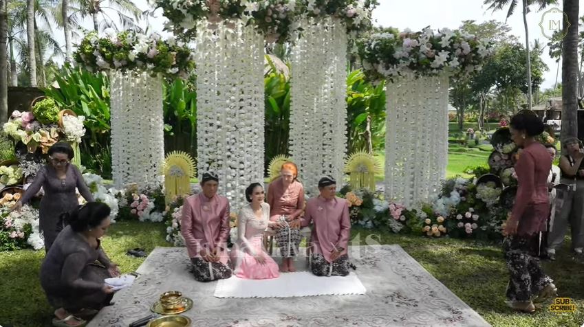 11 Momen prosesi siraman Luna Maya dan Maxime Bouttier jelang pernikahan, digelar di satu tempat