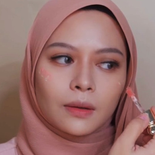 Cara baru pakai blush on ini bikin warnanya nggak cepat pudar, makeup auto on-point sepanjang hari