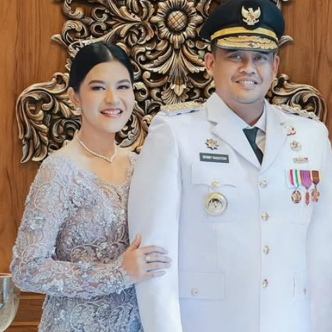 Potret terbaru Kahiyang saat kunjungan kerja ini bikin pangling, sempat dikira beda orang