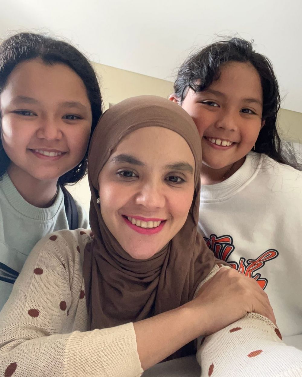 Dulunya artis top kini pilih jadi ibu rumah tangga, begini nasib bocah berambut bondol ini